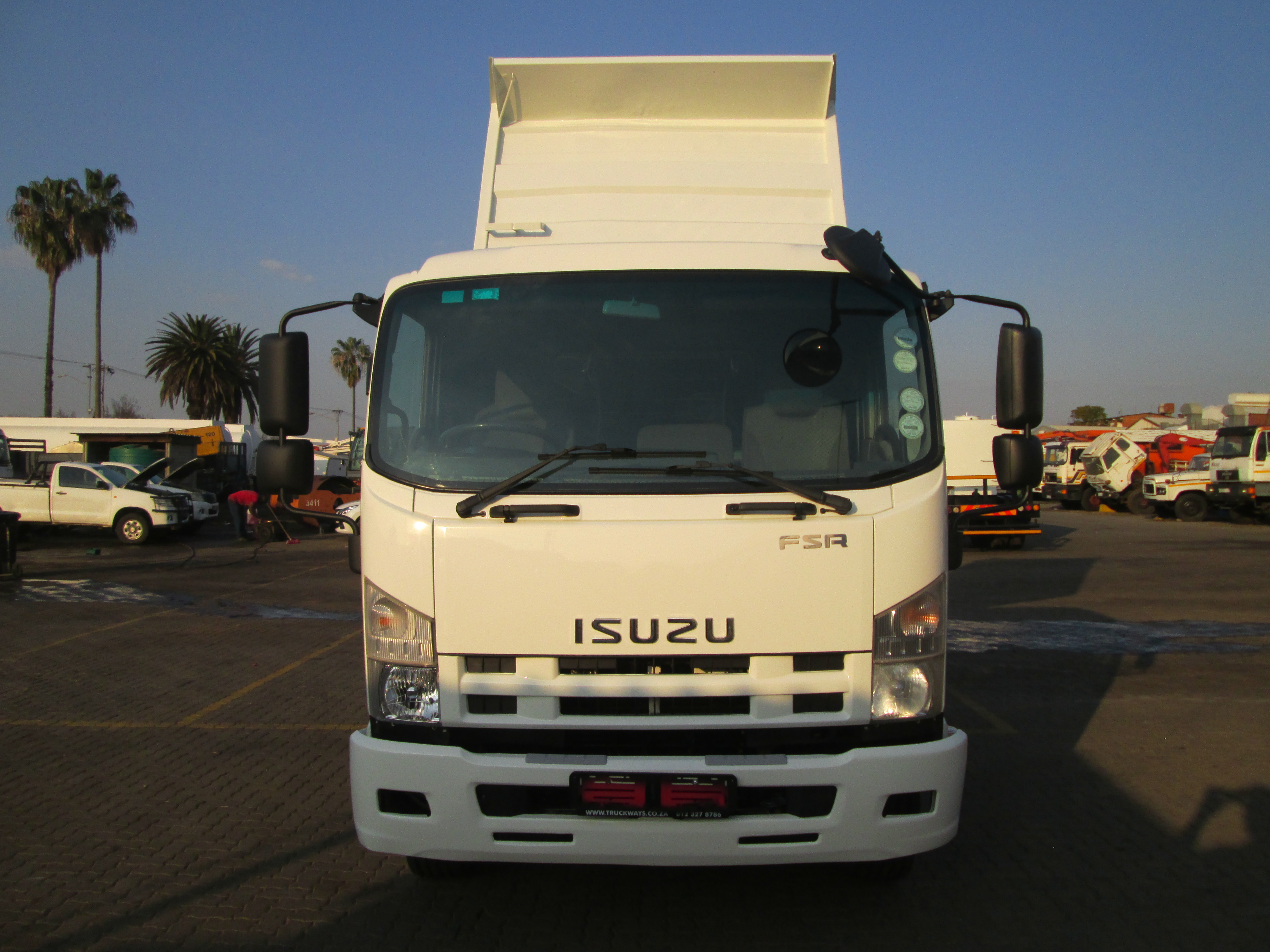 2018 ISUZU FSR800 6CUBE TIPPER 99365KM - Image 3