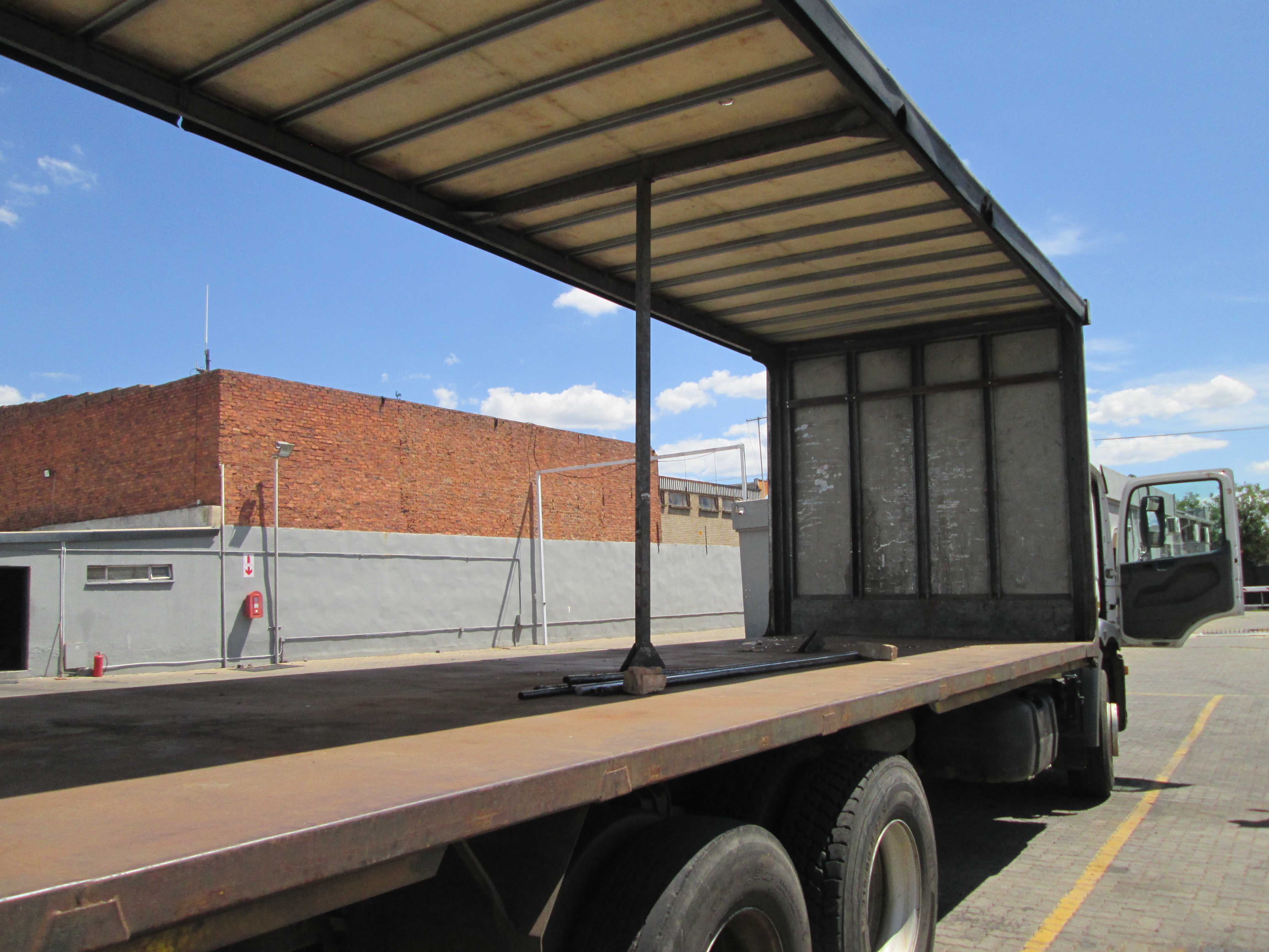 2016 VW CONSTELLATION 24.250 12TON CURTAIN SIDES - 292437KM - Image 16