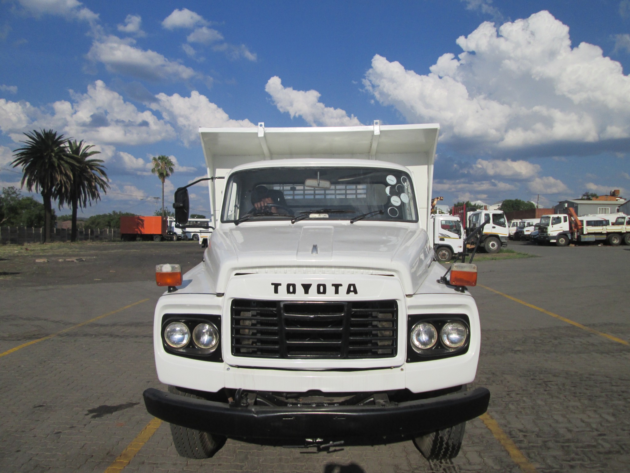 1998 TOYOTA DA116-13 4CUBE TIPPER - Image 2
