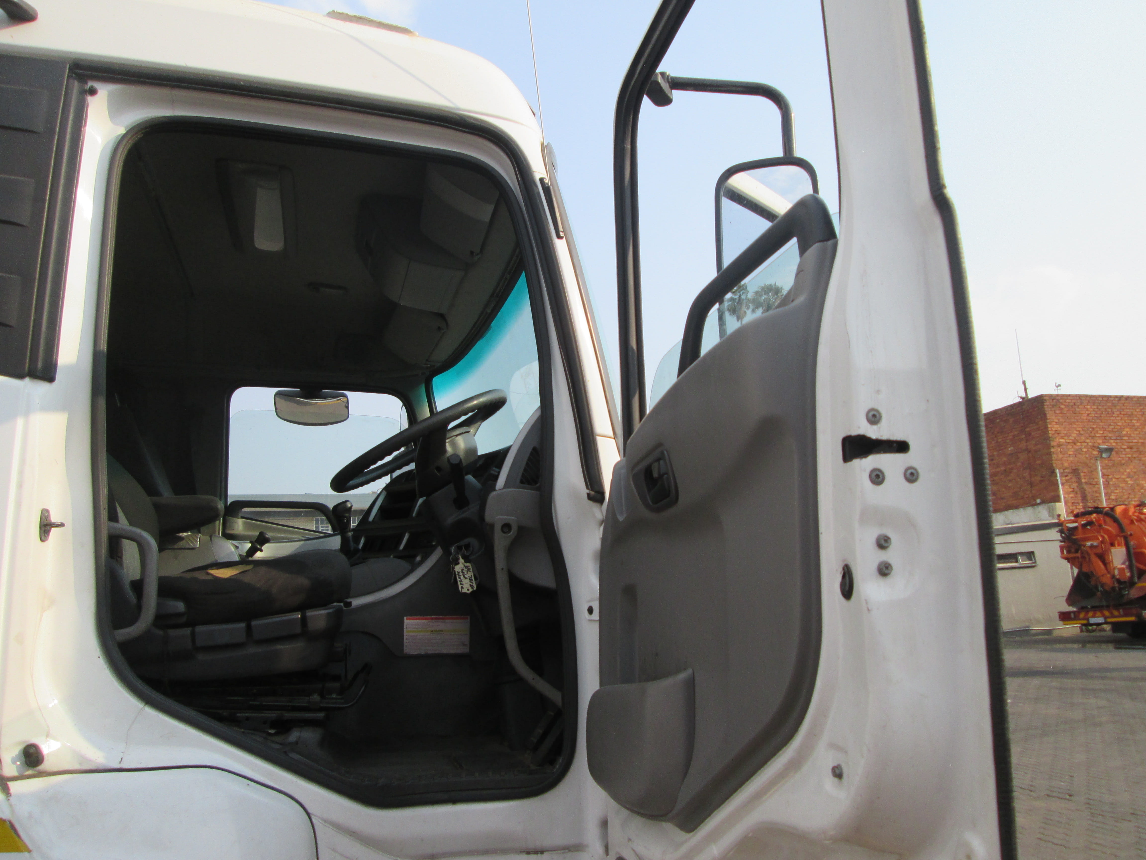 2018 UD QUON GW26-450 10 CUBE TIPPER 406565KM - Image 9