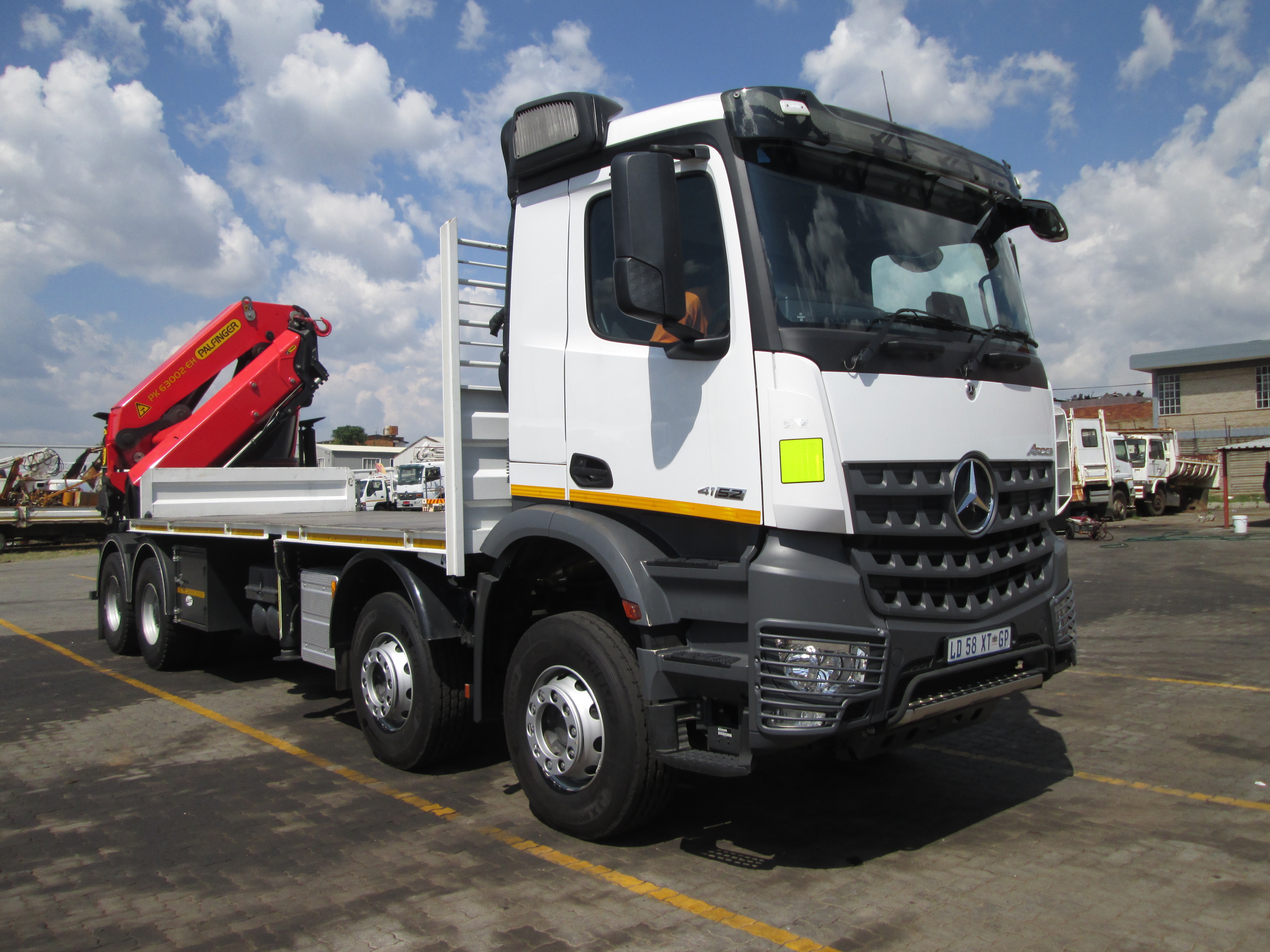 2023 Mercedes Benz AROCS 4152 Twin steer 8x4 flat deck Equipped with rear mount PK63002 EH crane