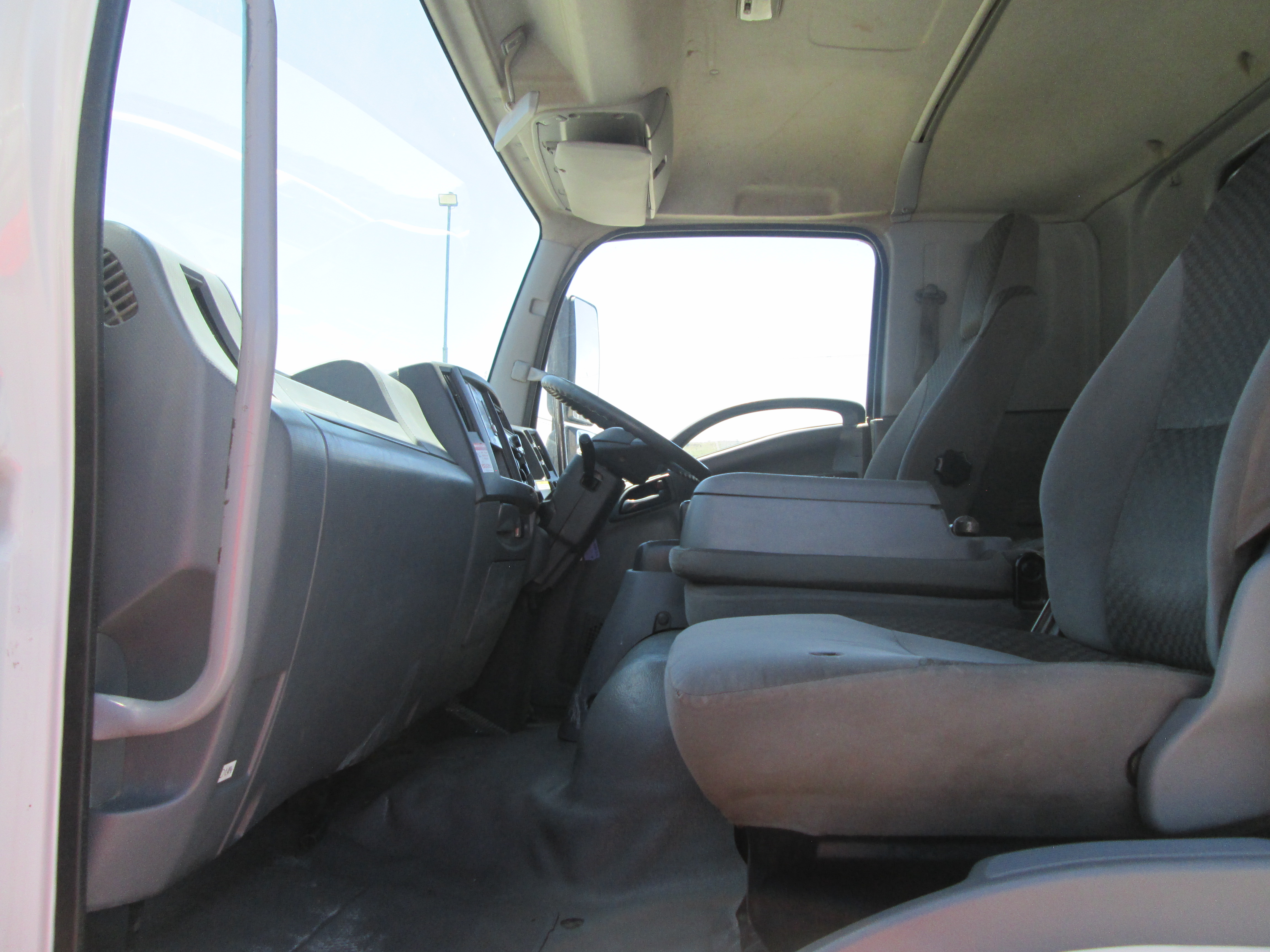2021 ISUZU FTR850 A SEATER PASSENGER POD FEATURING AN INTEGRATED REAR WORKSTATION, DEDICATED CLIMATE CONTROL, AND EXTERNAL TOOLBOX DRAWERS - 167914KM - Image 29