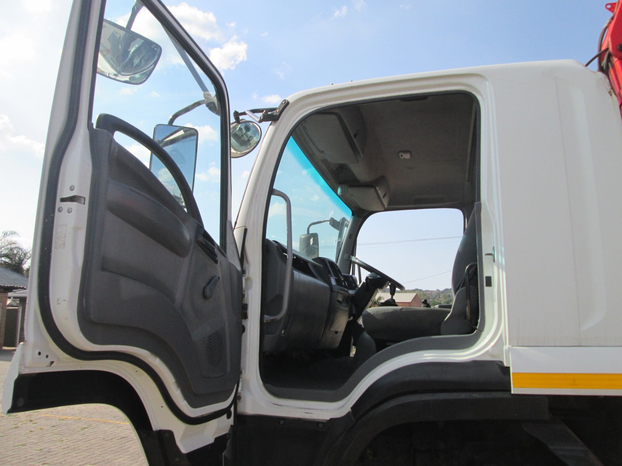 2014 ISUZU FTS 750 4X4 5M³ TIPPER WITH FASSI F95 CRANE & CRAB  - Image 10