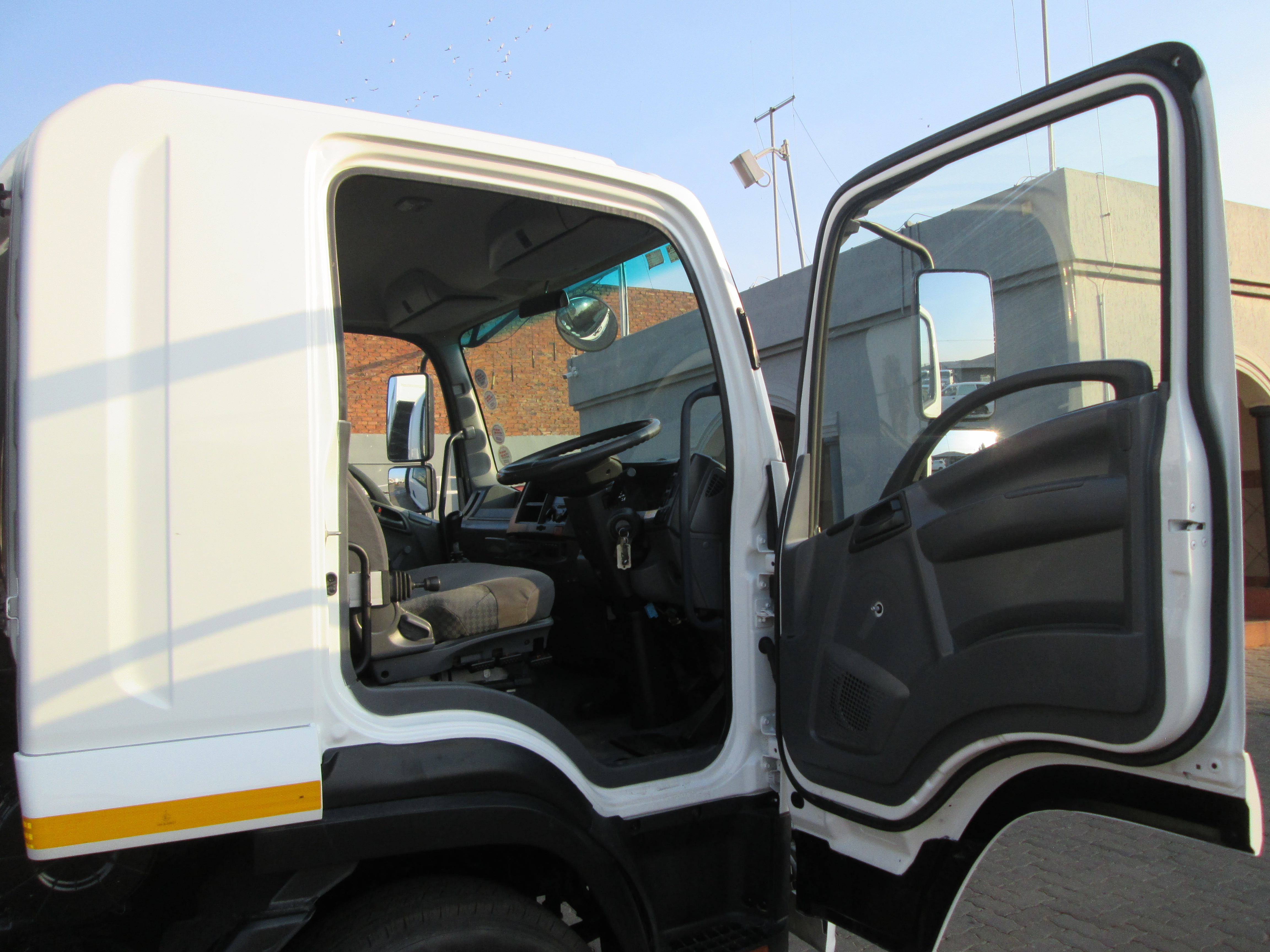 2018 ISUZU FSR800 6CUBE TIPPER 99365KM - Image 10
