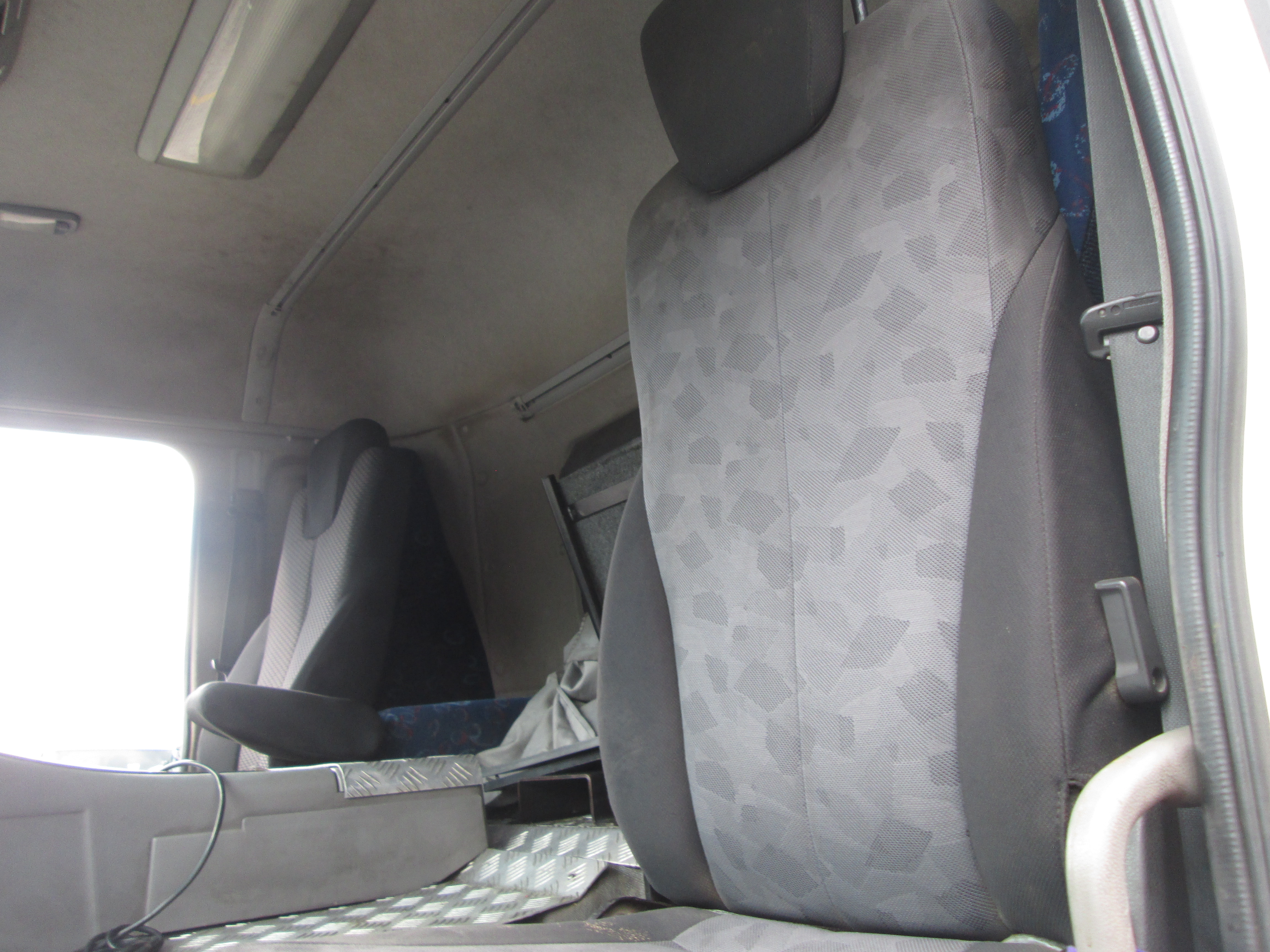 2018 UD QUON GW26-450 TRUCK TRACTOR 311225KM - Image 14