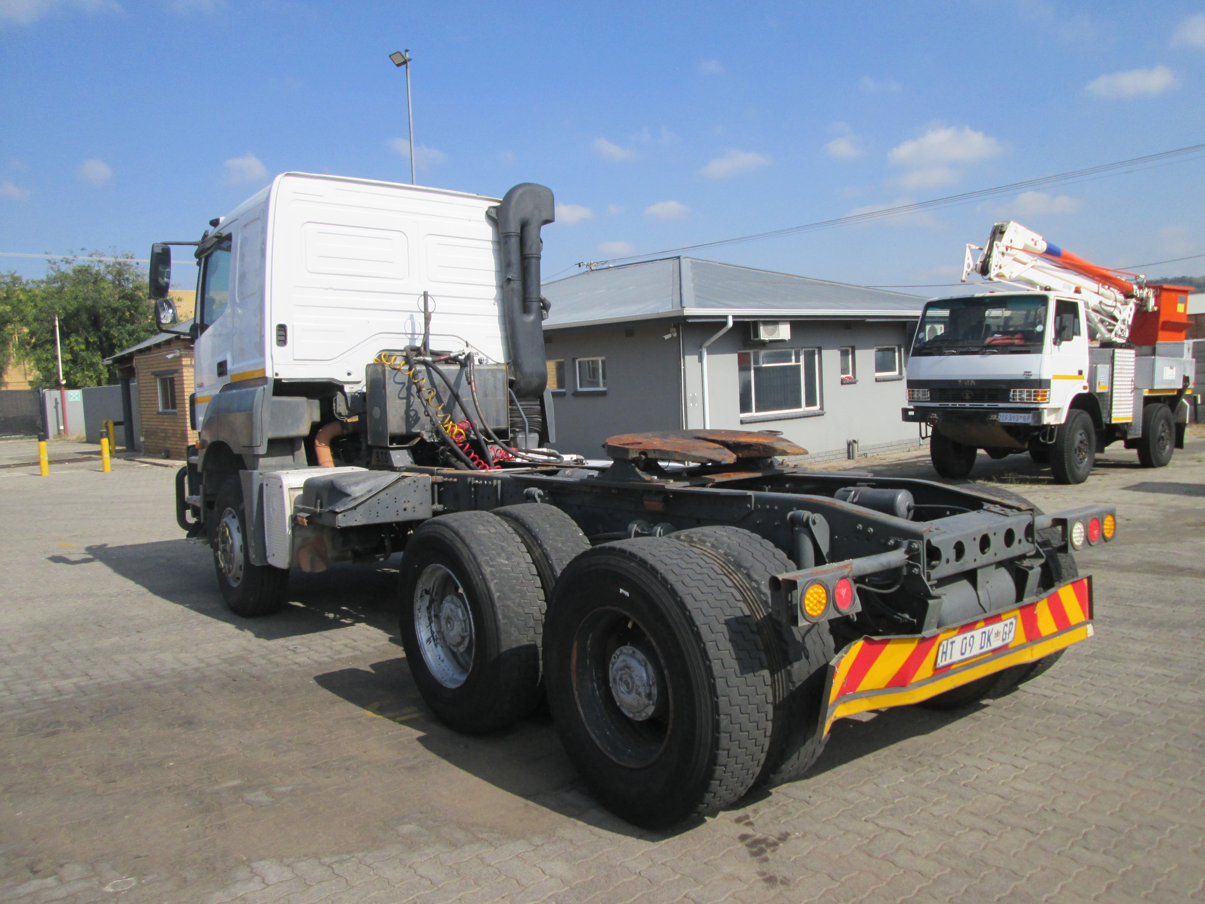 2018 MERCEDES BENZ 3340 AXOR TRUCK TRACTOR 262859KM - Image 5