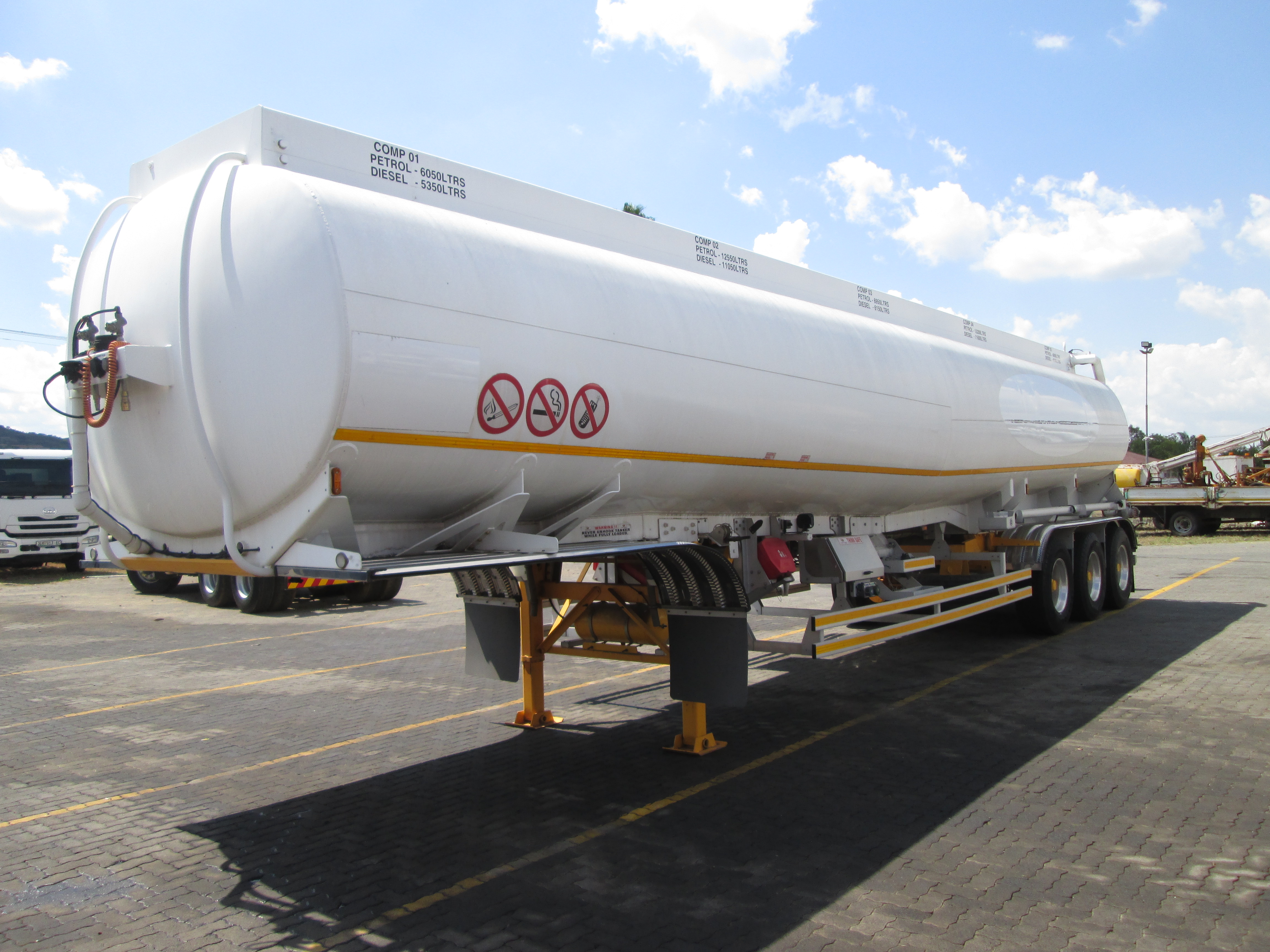 Un-usedTank Clinic 45 000l fuel tanker - Image 3